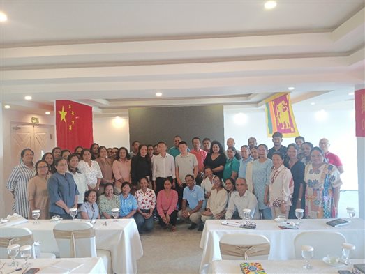 一群人在餐厅里

AI 生成的内容可能不正确。